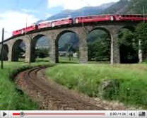 Bernina Express auf dem Kreisviadukt bei Brusio